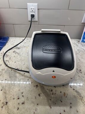 George Foreman grilling machine - hotdog grill/Sandwich Maker - Black & White